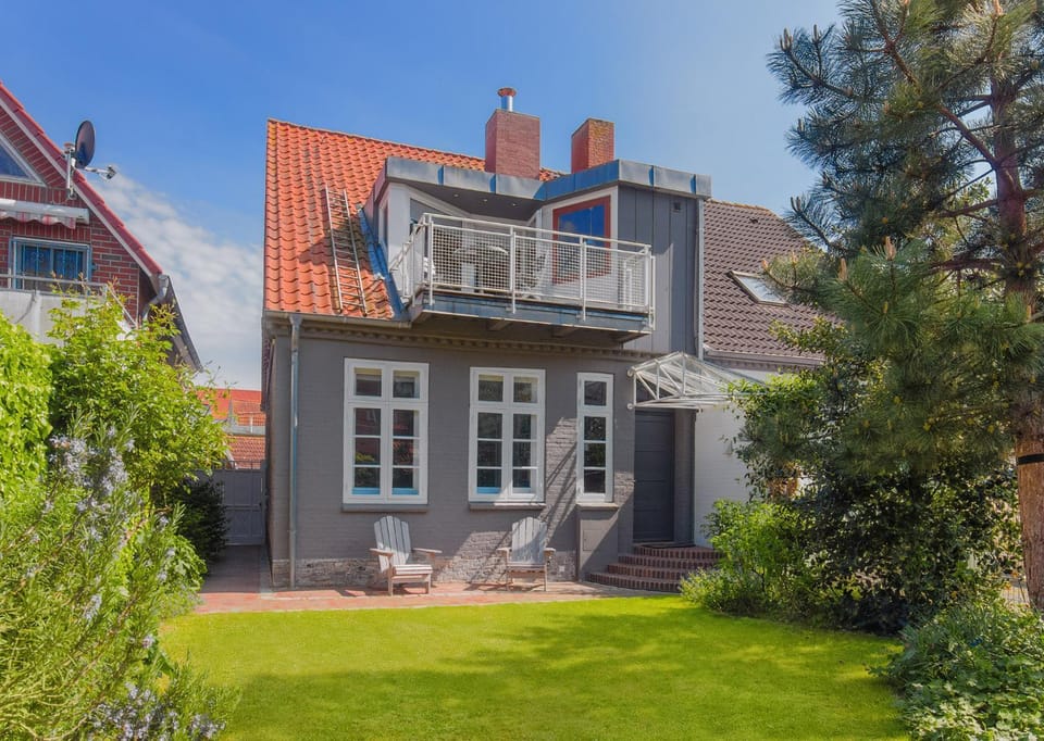 Property building, Day, Garden, Garden view