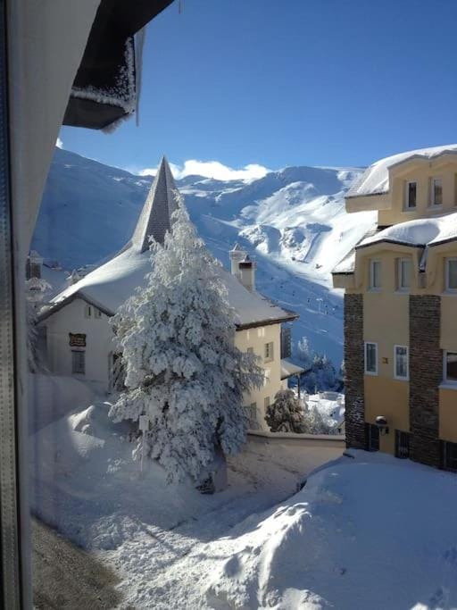 Property building, Nearby landmark, Day, Natural landscape, Winter, Mountain view