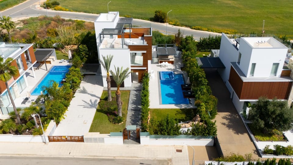 Property building, Day, Neighbourhood, Bird's eye view, Garden, Pool view, Street view, Swimming pool, sunbed