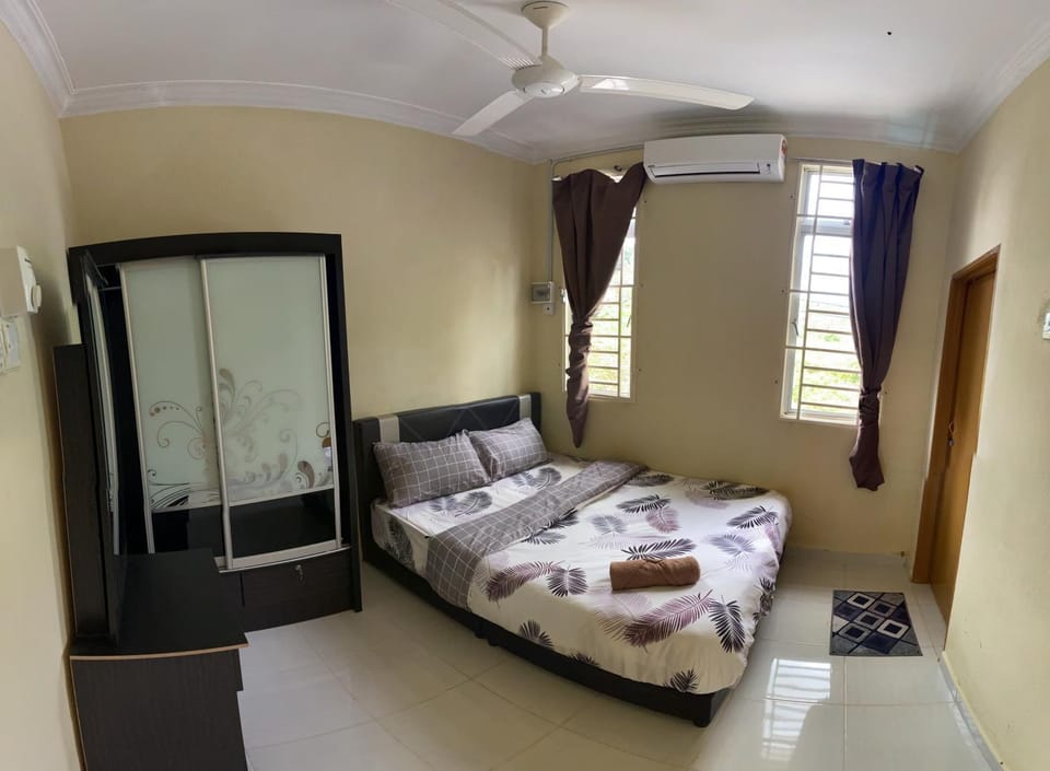 Naufa Homestay 2 3R3B Machang House in Malaysia