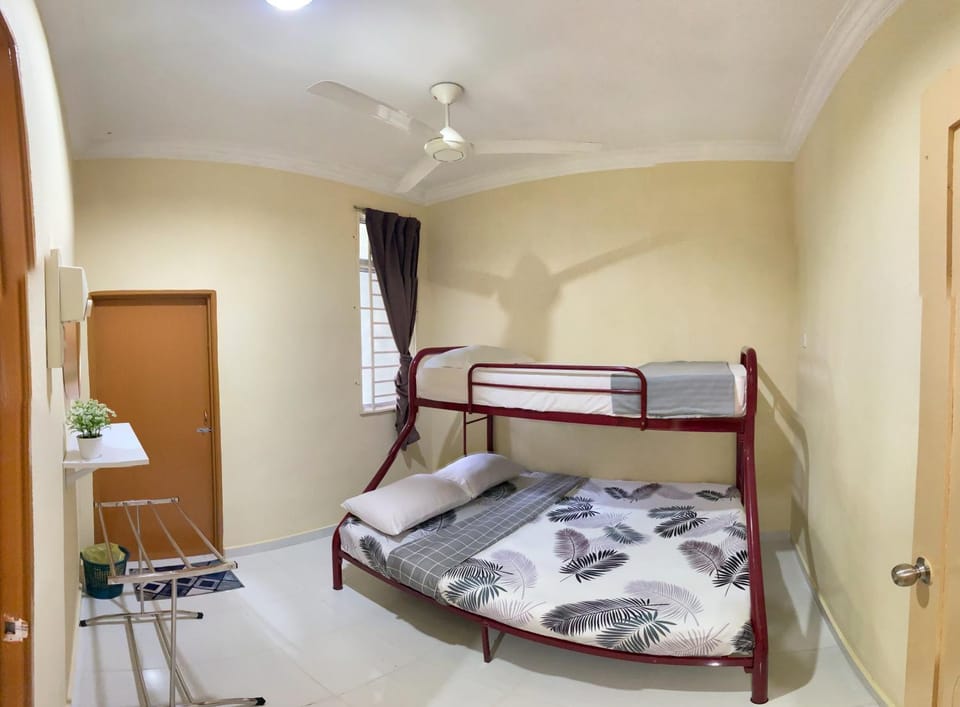 Naufa Homestay 2 3R3B Machang House in Malaysia