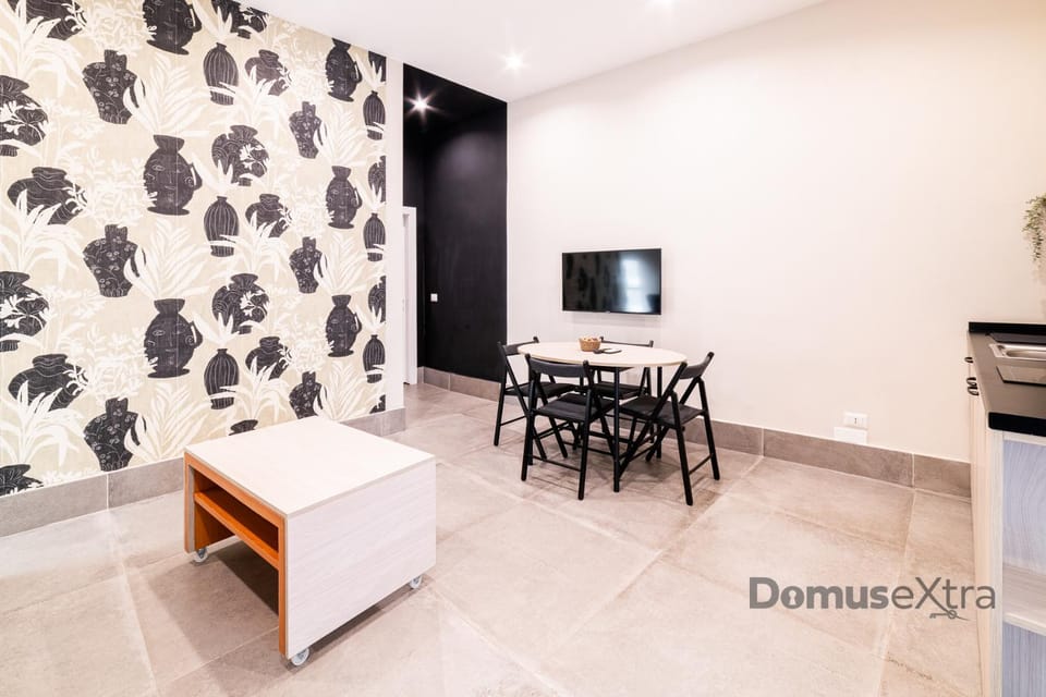 TV and multimedia, Kitchen or kitchenette, Living room, Seating area, Dining area