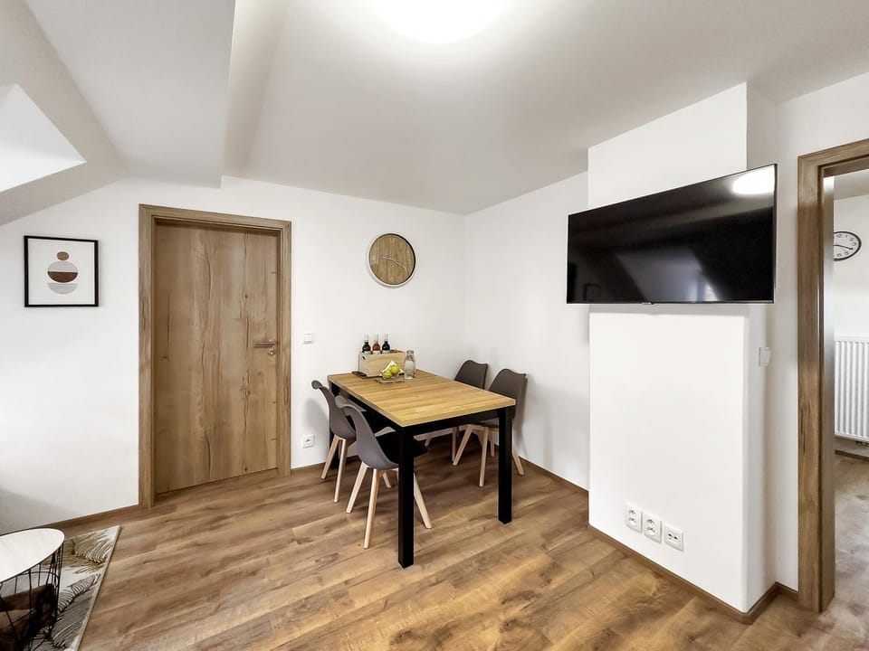 TV and multimedia, Seating area