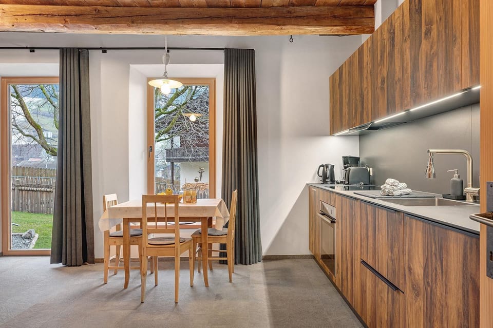 Property building, Kitchen or kitchenette, Living room
