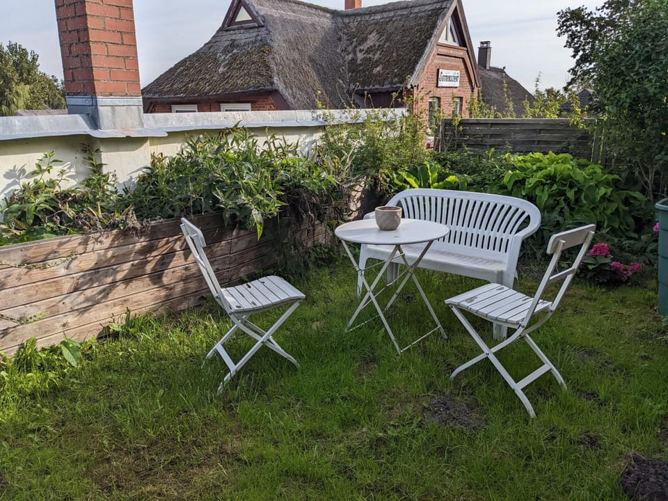Garden, Seating area
