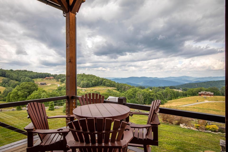 Sunrise Lodge at Eagles Nest House in Beech Mountain