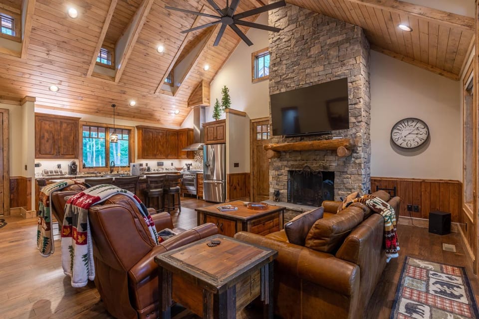 Bear Creek Cabin at Eagles Nest Cabin in Beech Mountain