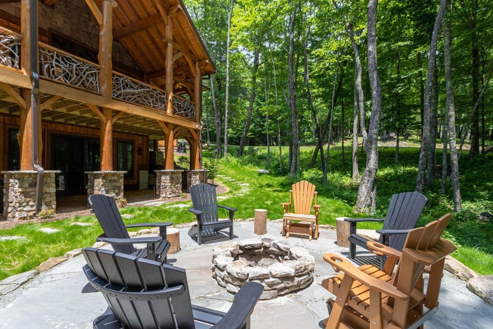 Bear Creek Cabin at Eagles Nest Cabin in Beech Mountain