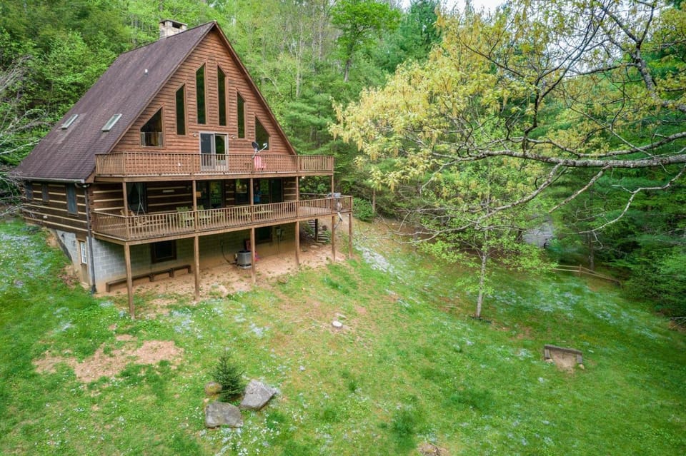 Hidden Creek Cabin Cabin in Watauga