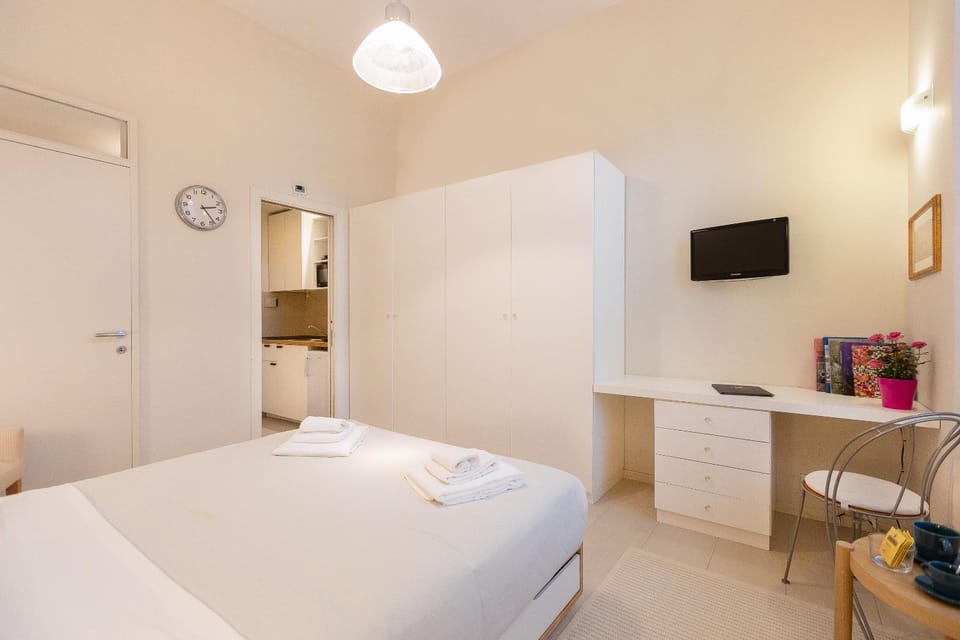 Photo of the whole room, wardrobe
