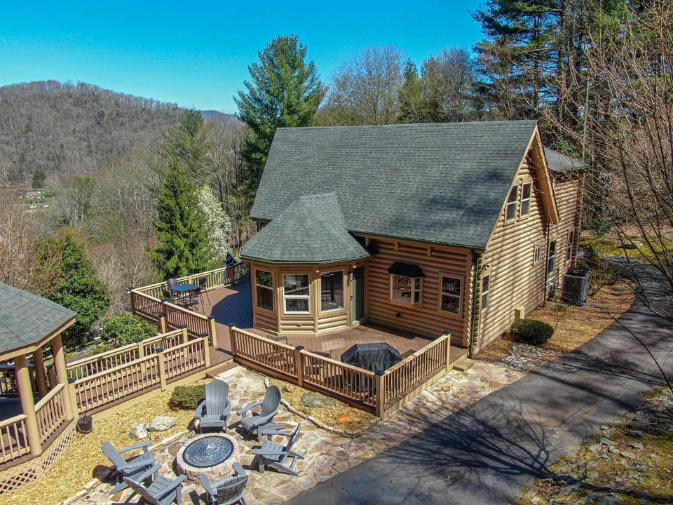 Whispering Willow House in Watauga