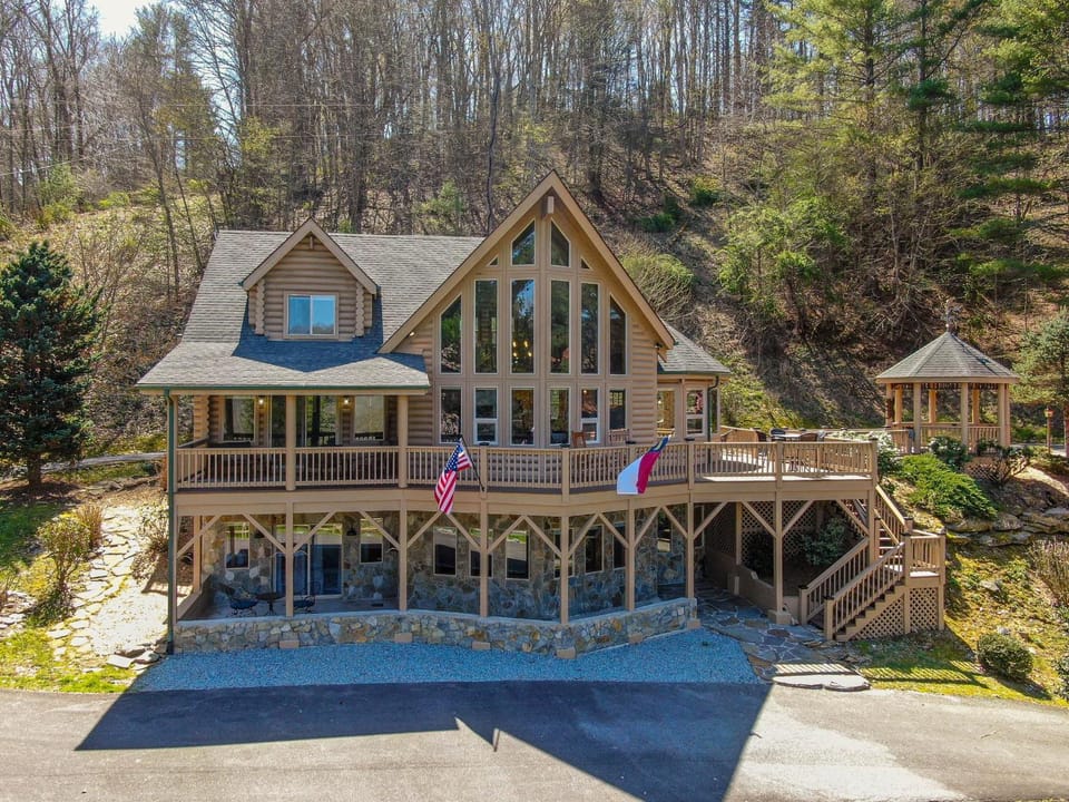 Whispering Willow House in Watauga