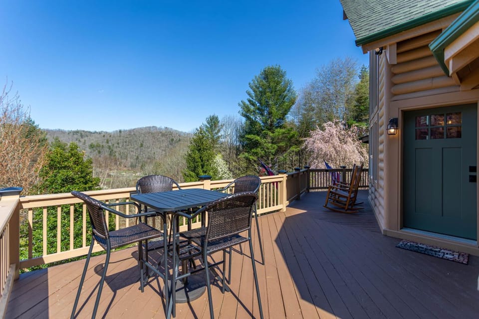Whispering Willow House in Watauga