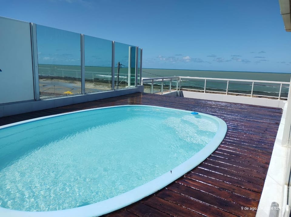 CASA COM PISCINA À BEIRA MAR. House in Recife