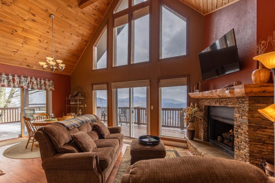 Grand Panorama House in Beech Mountain
