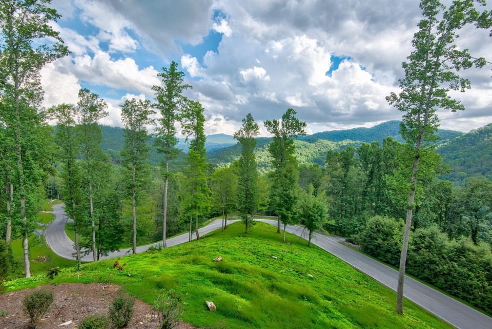 Homestead Lodge at Eagles Nest House in Tennessee