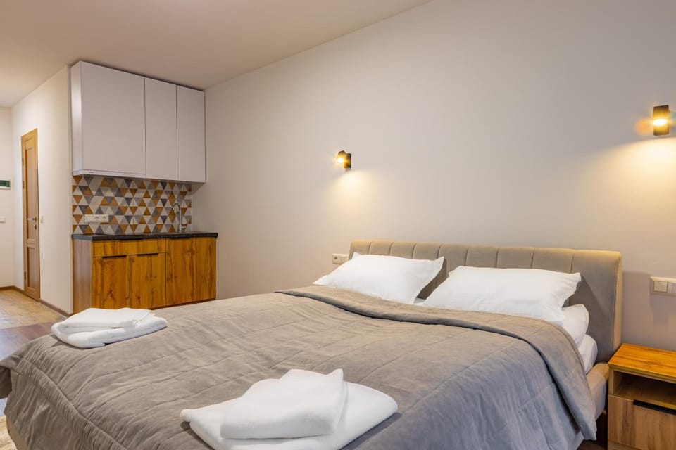 Bed, Photo of the whole room, Bedroom, towels