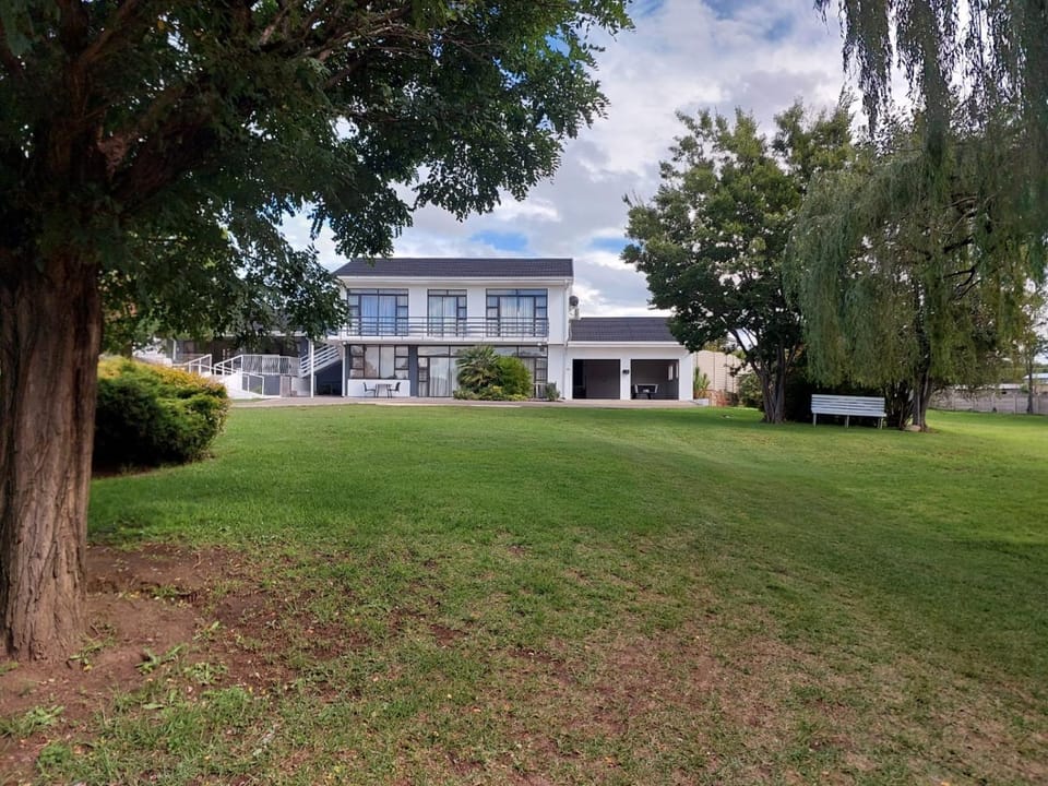 Property building, Spring, Day, Natural landscape, Garden, Garden view