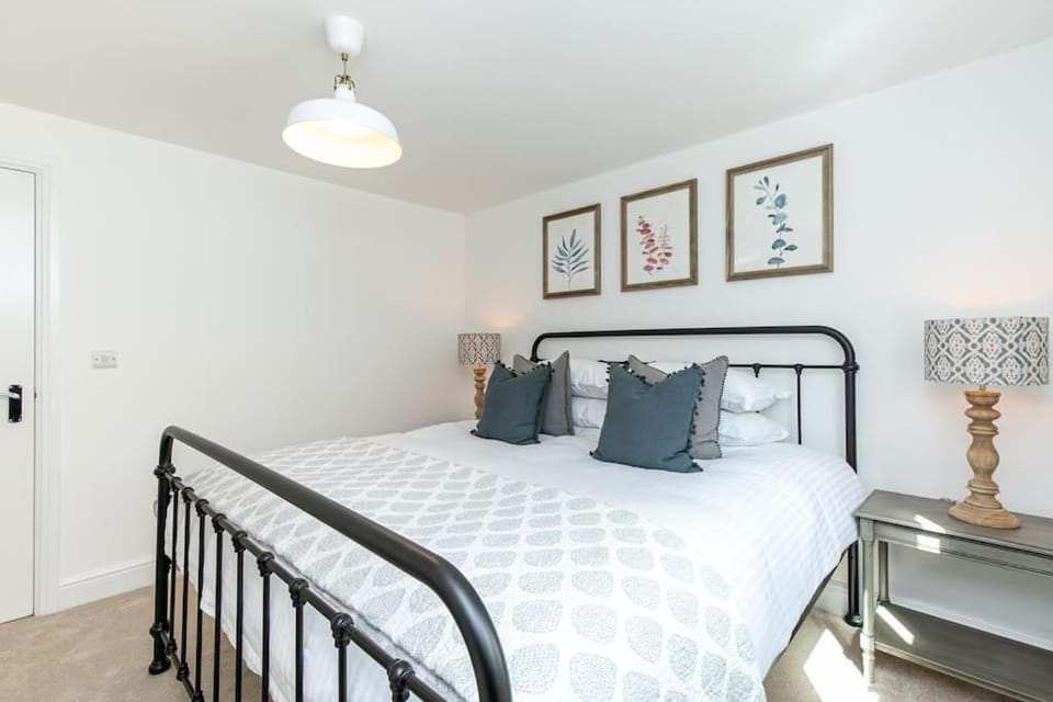 Oxfordshire Living - The Sunderland Apartment - Bladon Apartment in West Oxfordshire District
