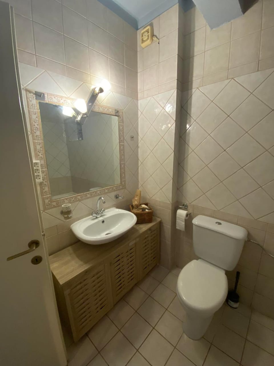 Feel Home Apartment in Volos