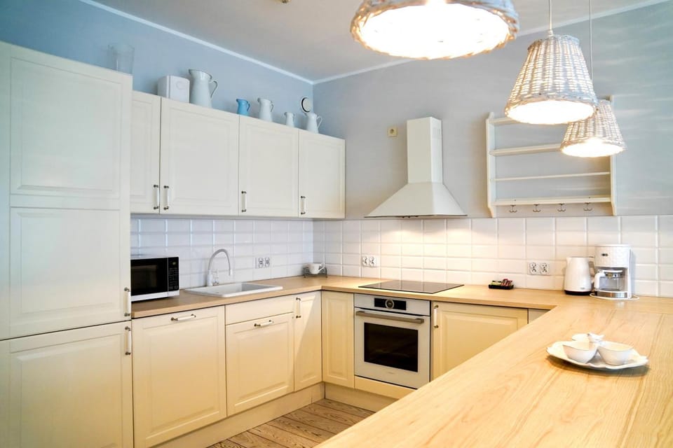Kitchen or kitchenette, oven, stove