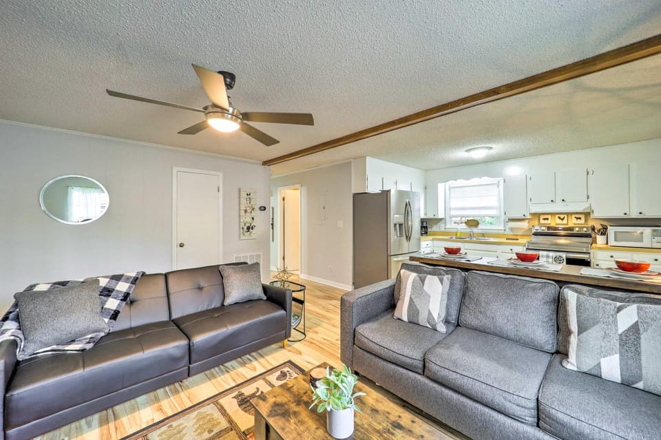 Newland Gem in Golf Community w/ Pool Access! House in Tennessee