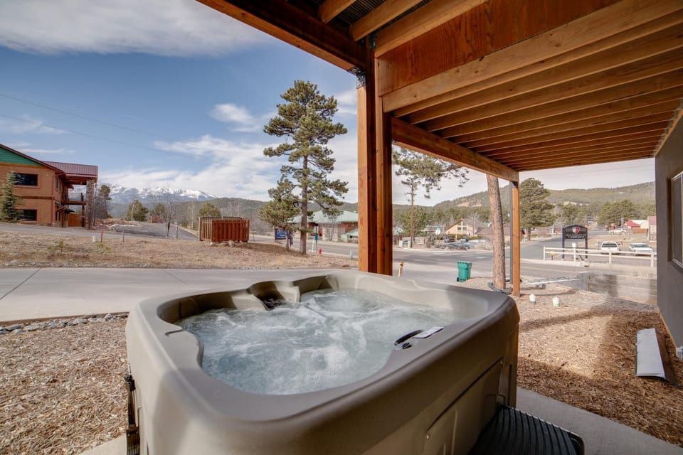 Woodland Park Escape Licensed, Hot Tub, Mtn Views House in Woodland Park