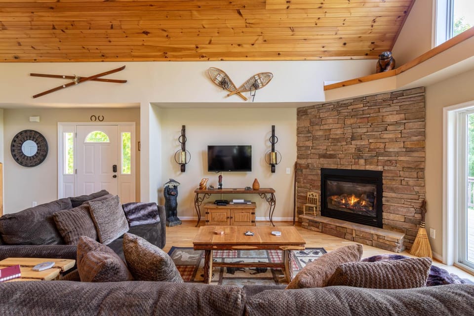 4 Bears Lodge House in Watauga