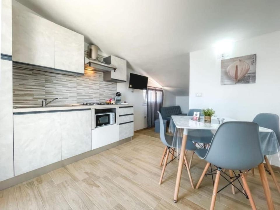 Property building, Kitchen or kitchenette, Living room