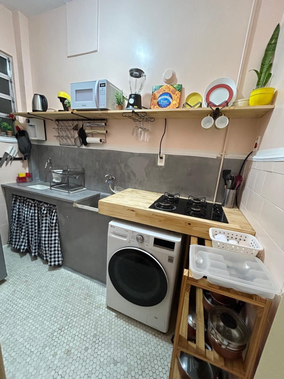 Kitchen or kitchenette, oven, stove, washing machine, dryer
