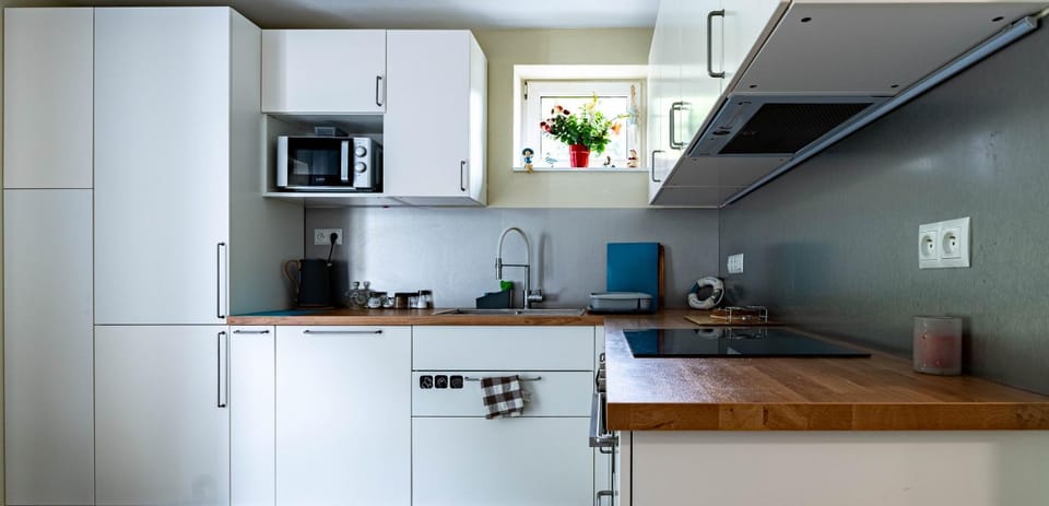 Kitchen or kitchenette, Communal kitchen, microwave, oven, stove, kitchen