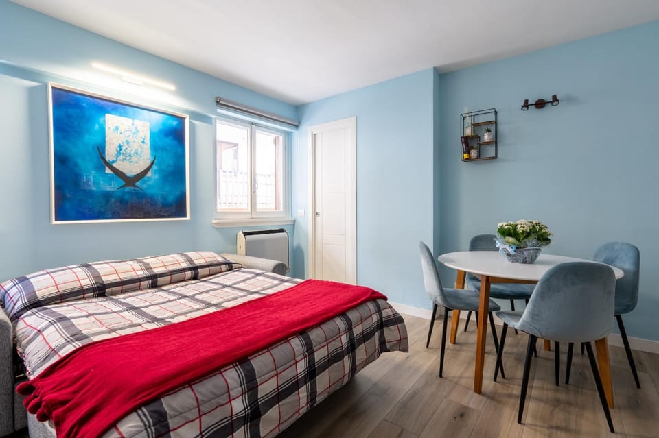 Bed, Photo of the whole room