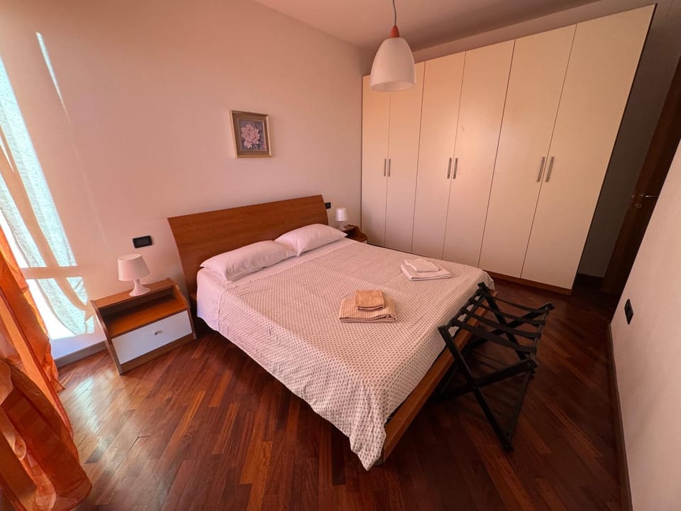 Bed, Bedroom, towels, wardrobe