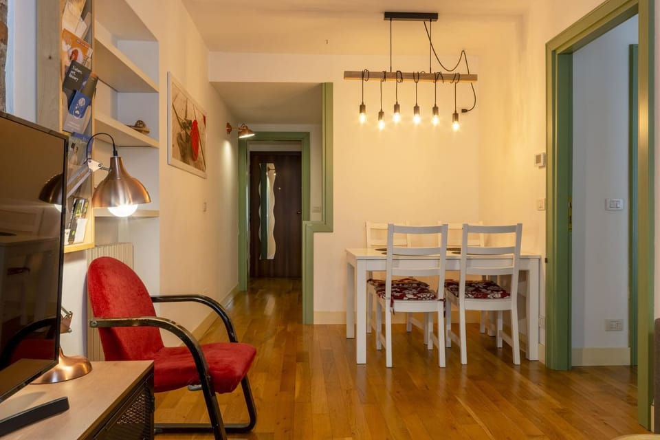 TV and multimedia, Living room, Seating area, Dining area