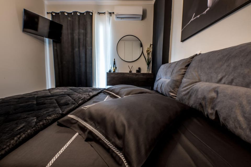 TV and multimedia, Photo of the whole room, Bedroom