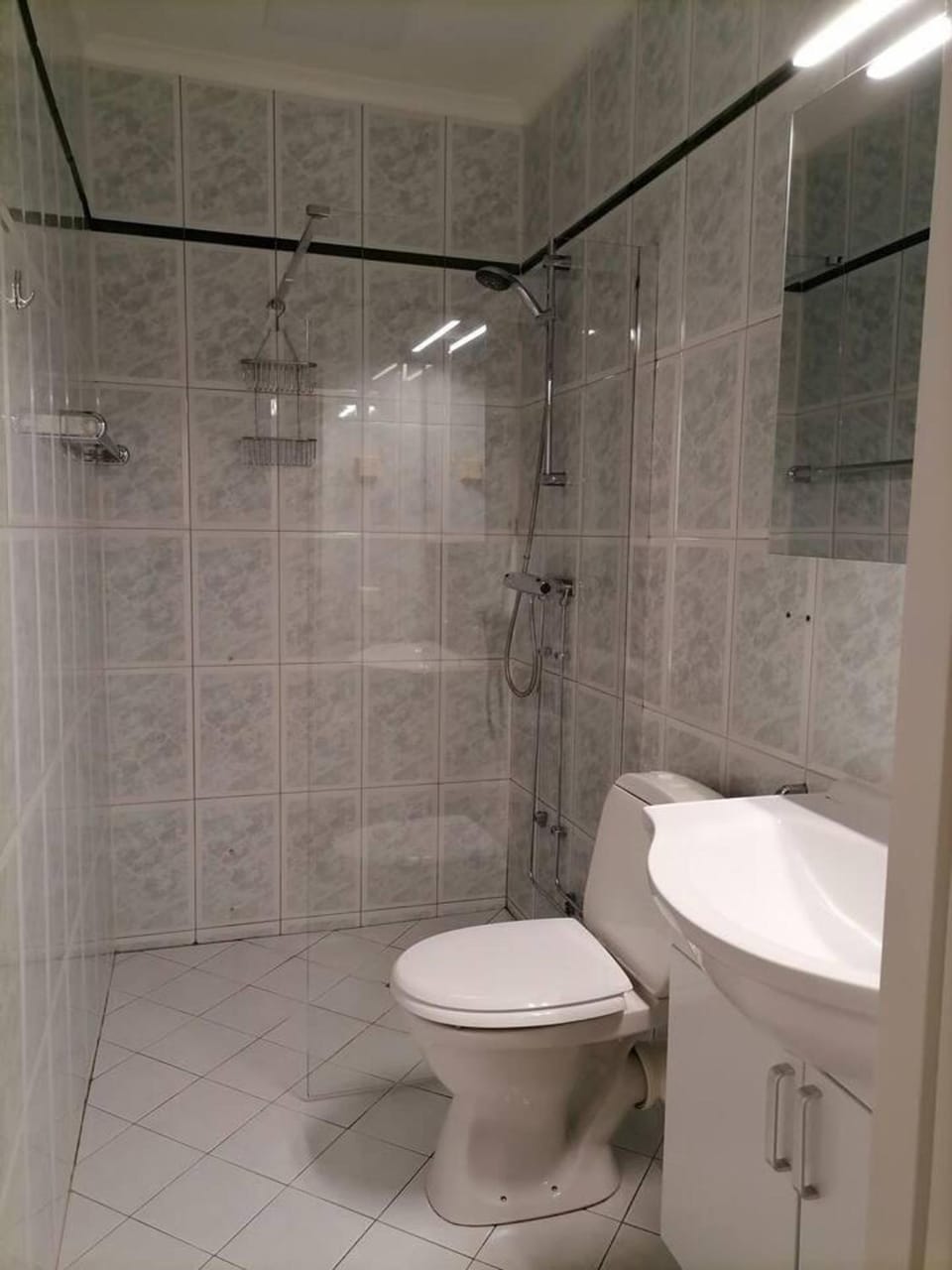 Bathroom, Photo of the whole room