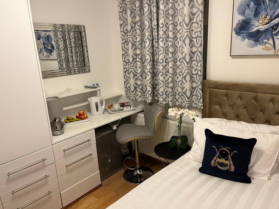 Seating area, Bedroom