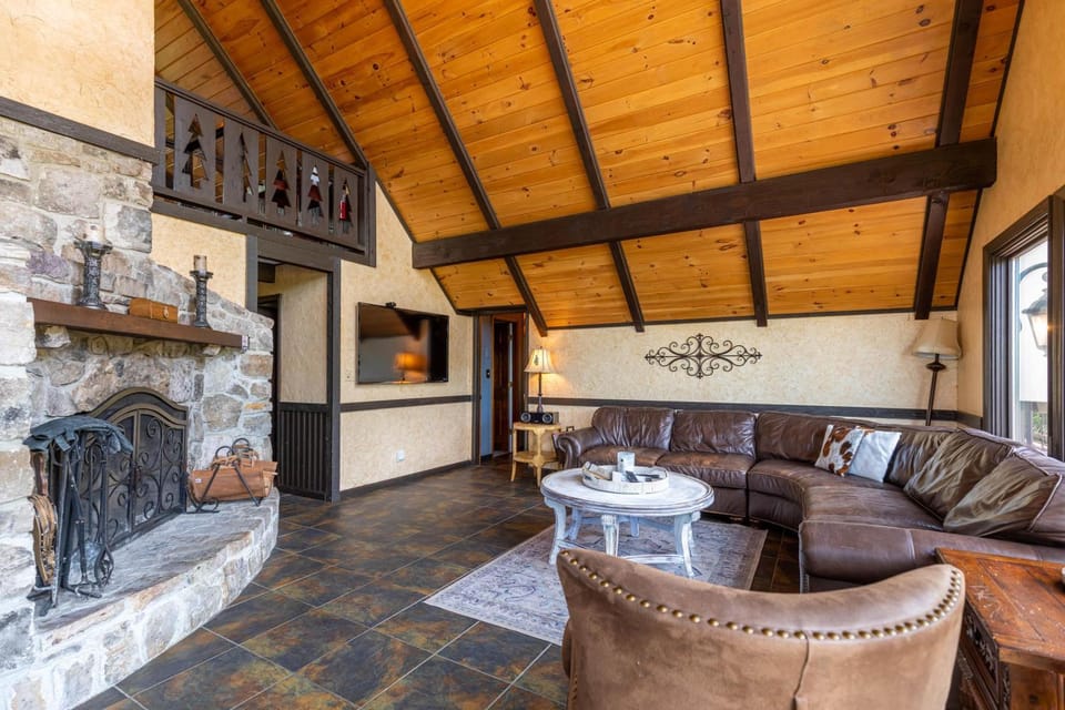 Halftime Haus House in Beech Mountain