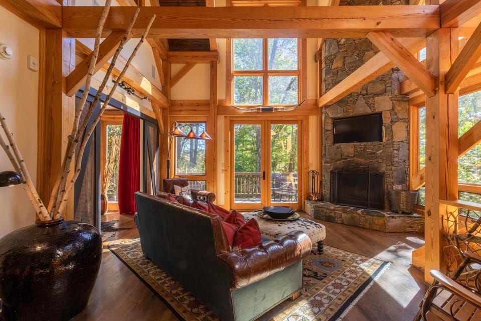 Rustic Cedar Rock Townhome at Eagles Nest House in North Carolina