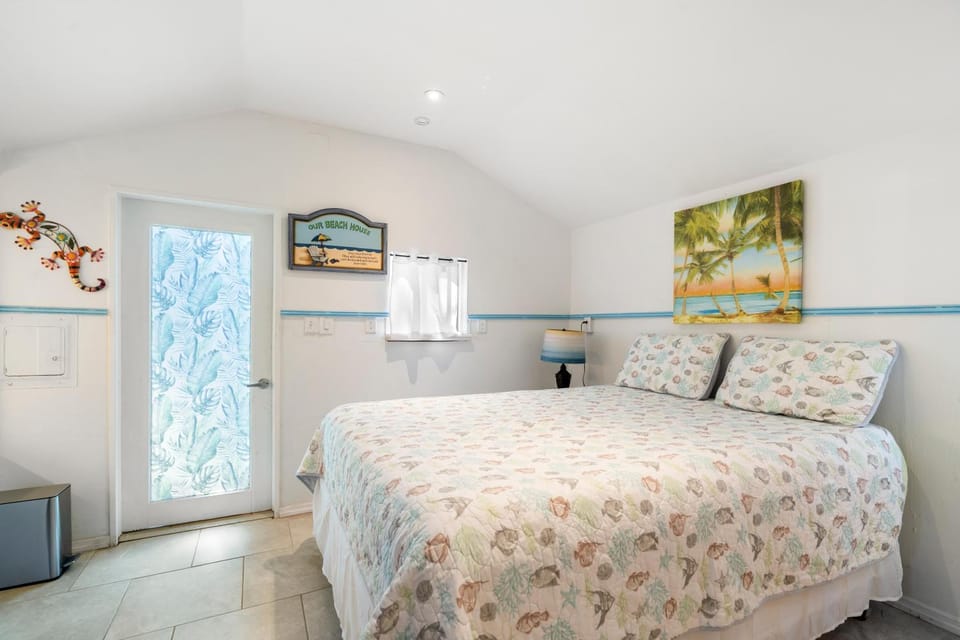 Cabana Cottage Treasure Island Beach Sleeps 3 House in Treasure Island