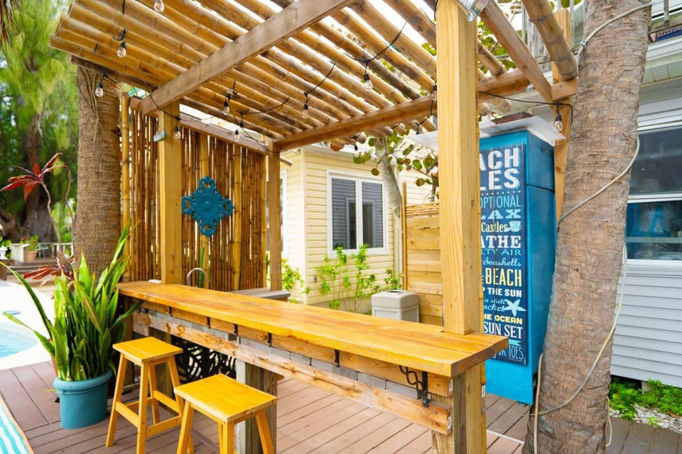 Sunshine Pine Palm Treasure Island Beach Sleeps 16 Apartment in Treasure Island