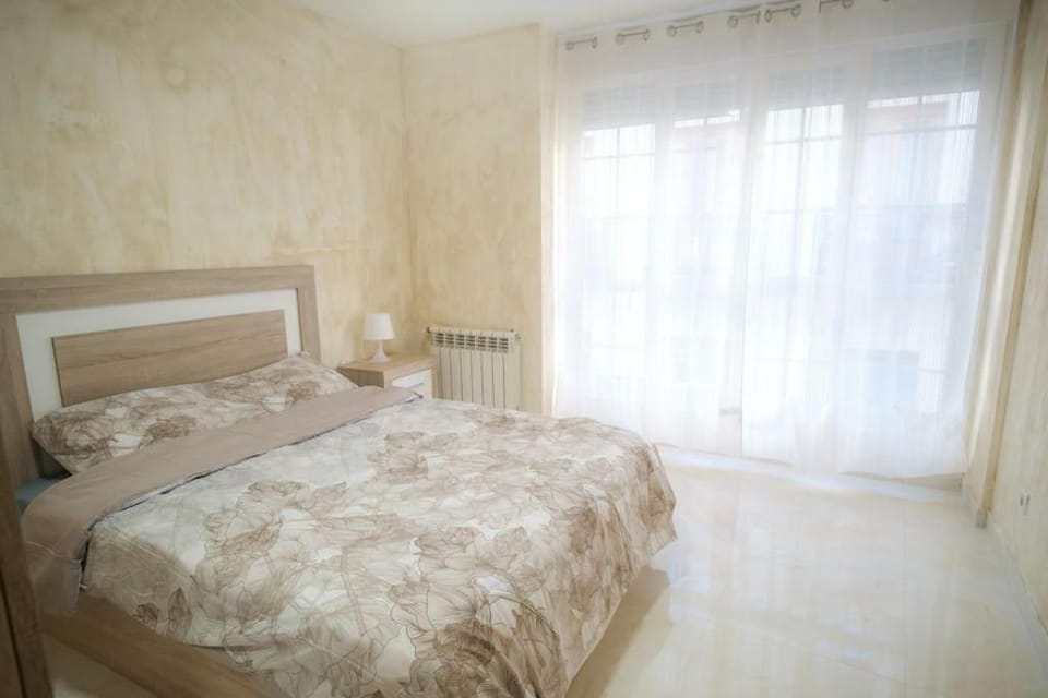 Bed, Photo of the whole room, Bedroom, internet