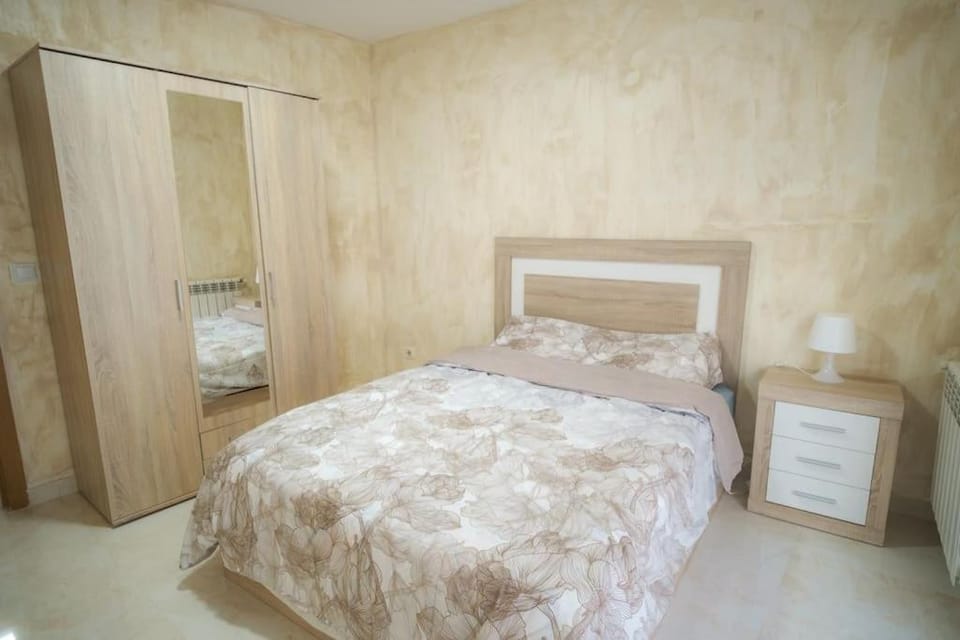 Bed, Photo of the whole room, Bedroom, wardrobe