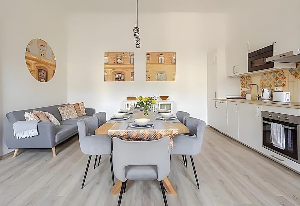 Living room, Photo of the whole room, Dining area, kitchen