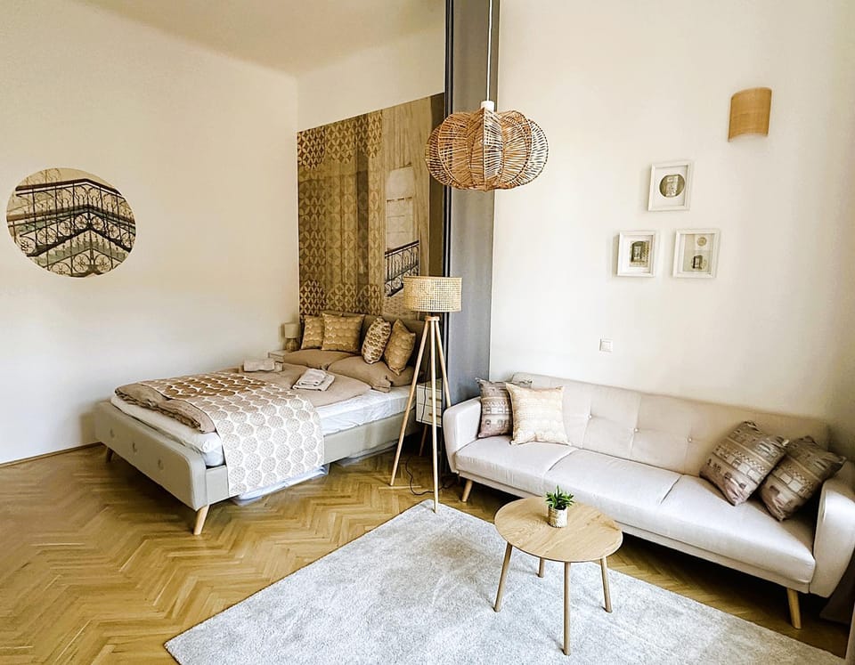 Bed, Photo of the whole room, Seating area, Bedroom