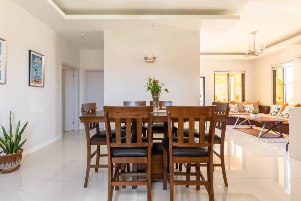 Sun Shine Luxury Villas 2 bedroom Pool & Gym Ocho Rios St Ann Villa in Ocho Rios