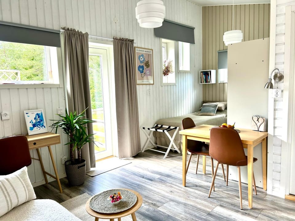 Lilla huset Bed & Breakfast - countryside guesthouse, free parking Bed and Breakfast in Sweden