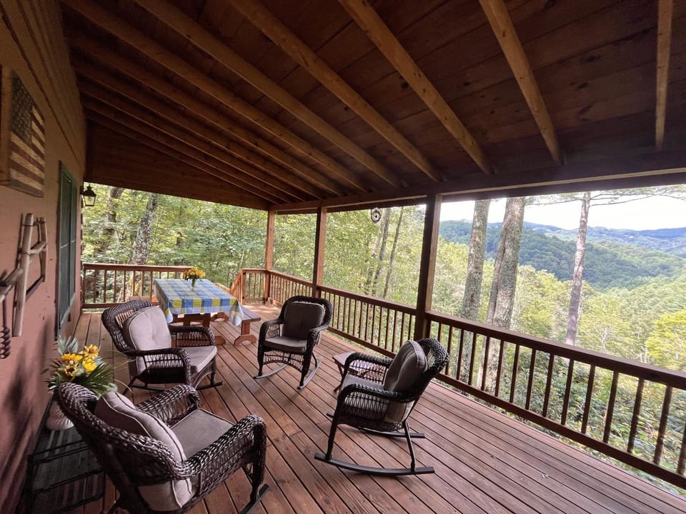 Appalachian Satisfaction House in Brushy Fork