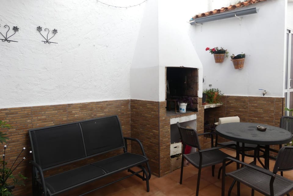 Patio, BBQ facilities