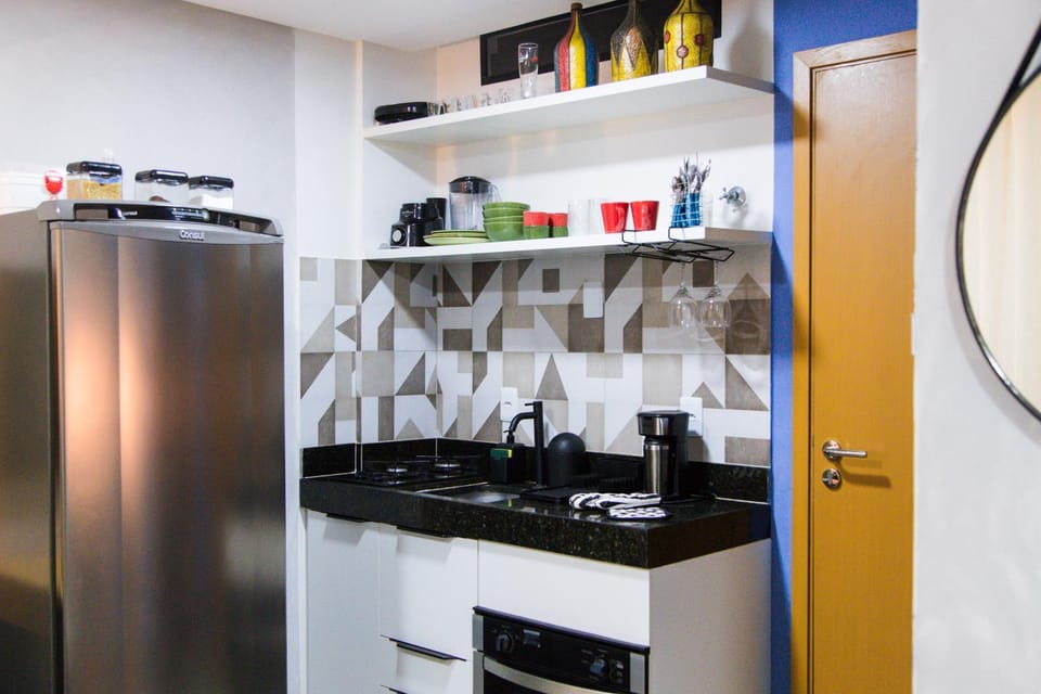 Coffee/tea facilities, Kitchen or kitchenette, oven, stove